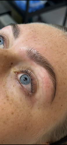 Brow lift og lash lift i Mårslet
